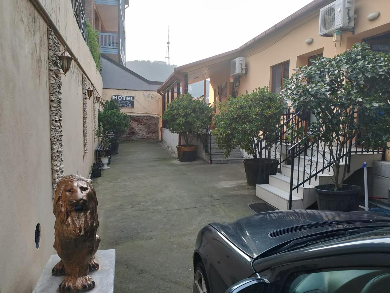 Two Lions Hotel Tbilisi Exterior photo