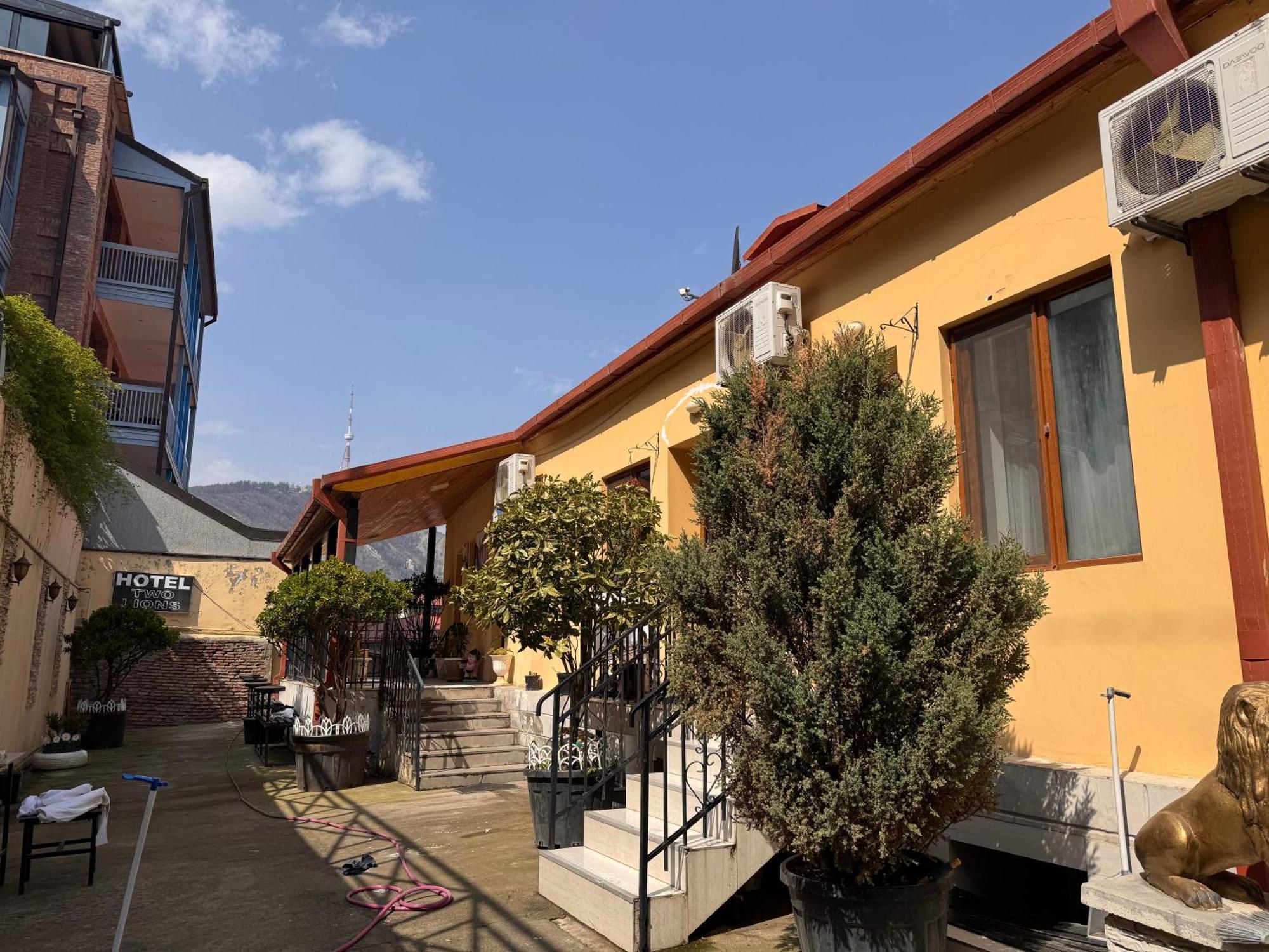 Two Lions Hotel Tbilisi Exterior photo